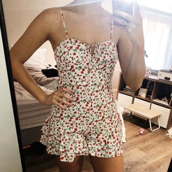 Princess Polly Rose Romper - Picture 4 of 5